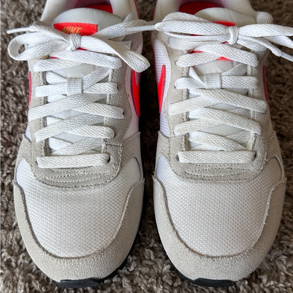 Nike WMNS MD RUNNER 2 - size 7.5 - White/Orange